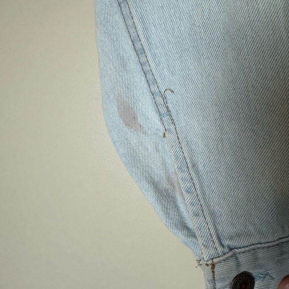 Vintage Levi’s Lightwash Denim Jacket Medium - Picture 6 of 7